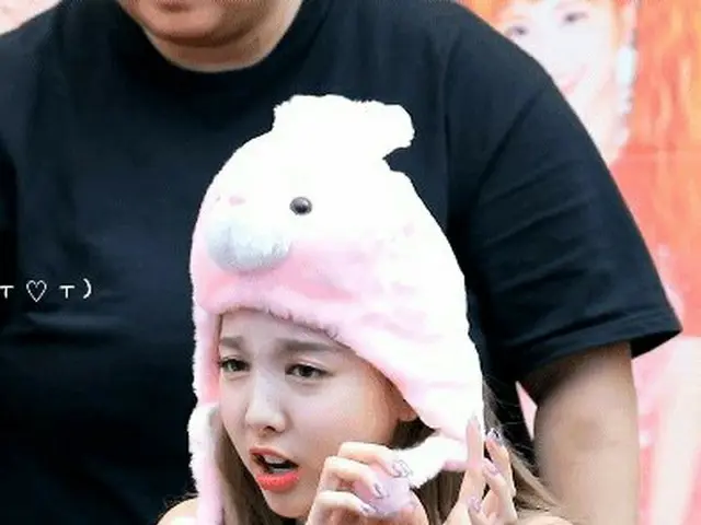 TWICE ナヨン、「不良品」に困った時の表情が話題
