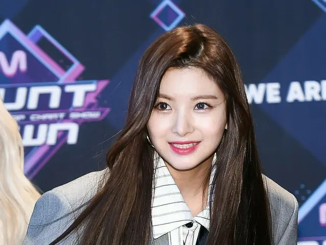 EVERGLOW、Mnet「エムカウントダウン」リハーサルに出席