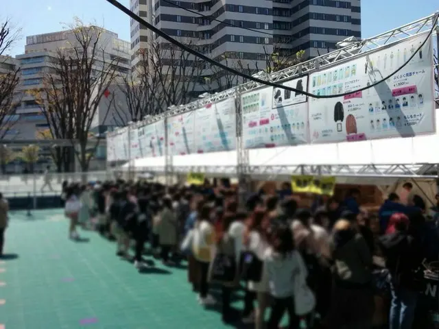 今日18：30開演のSEVENTEEN コンサート(さいたまスーパーアリーナ)、はやくもグッズ売り場はひとだかり