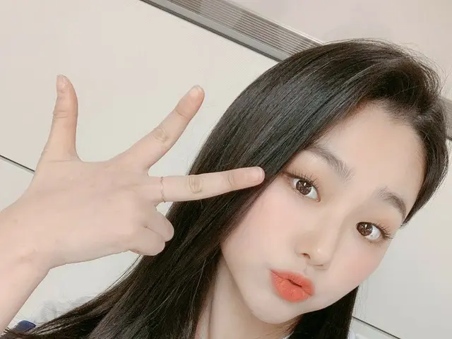 、、【t公式】gugudan ミナ、キウム・ヒーローズ対KTウィズの試合で始球式に挑戦。