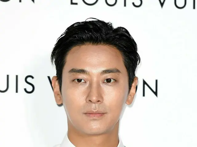 俳優チュ・ジフン、LOUIS VUITTONのポップアップストアオープン記念イベントに出席