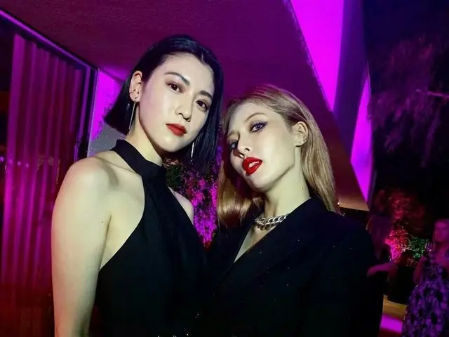 【g公式】ヒョナ、三吉彩花とのツーショット公開。