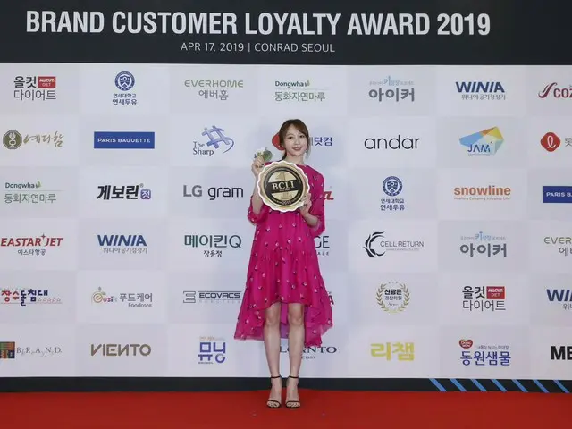 【t公式】EXID、「2019ブランドの顧客の忠誠心大賞」受賞式「芸能ドル」部門を受賞したハニ