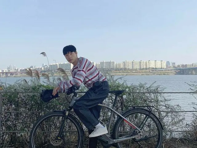 、、【G公式】俳優リュ・ジュンヨル、SNS更新