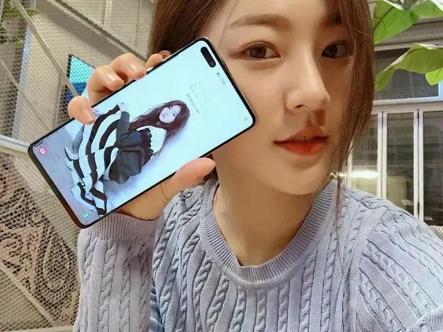 、、【g公式】女優キム・セロン、SNS更新