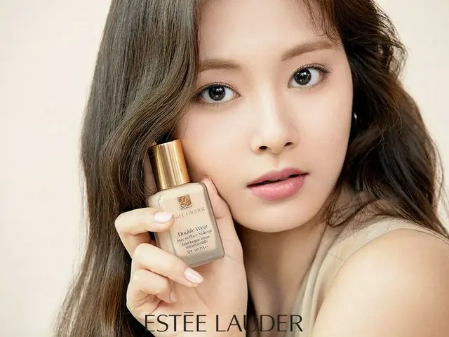 、、【t公式】TWICE、「TWICE x ESTEE LAUDER」を公開
