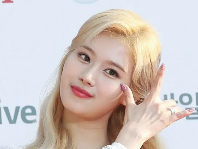 TWICE サナ、「U+5G THE FACT MUSIC AWARDS」レッドカーペットイベントに出席