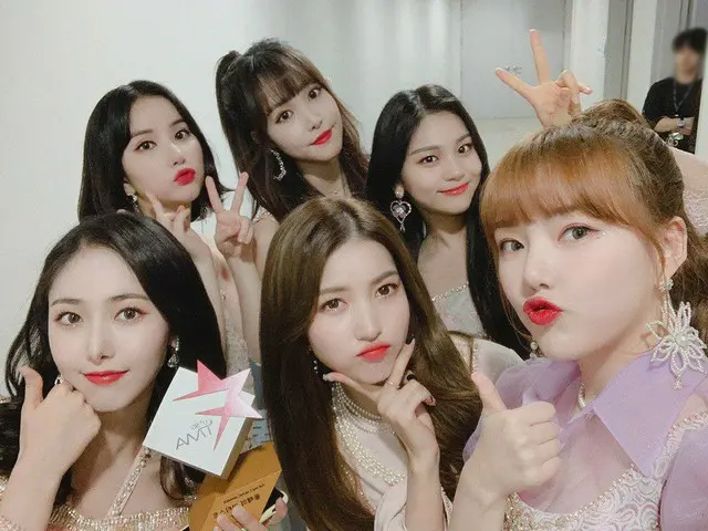 【t公式】GFRIEND、「今年のアーティスト賞」受賞でBUDDYに感謝。