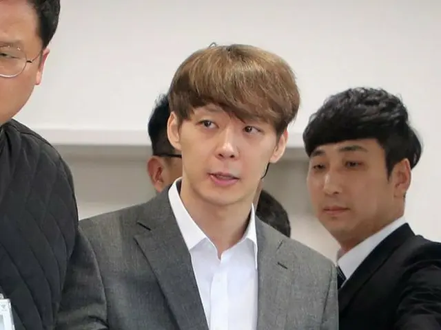 【速報】JYJ ユチョン、令状実質審査終えて法廷退出
