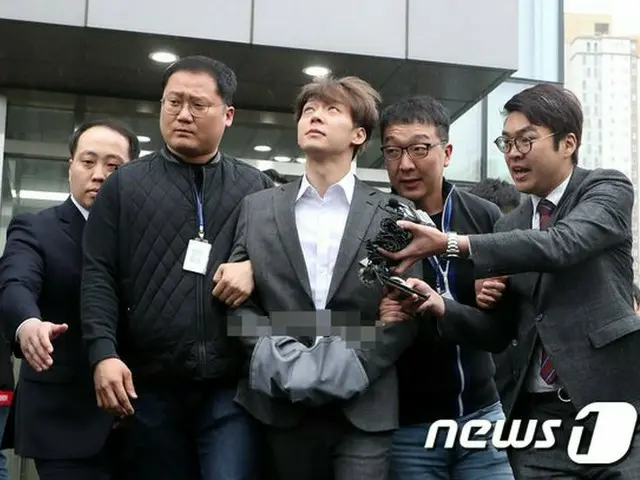 JYJ ユチョン、法廷を退出する際に手を拘束