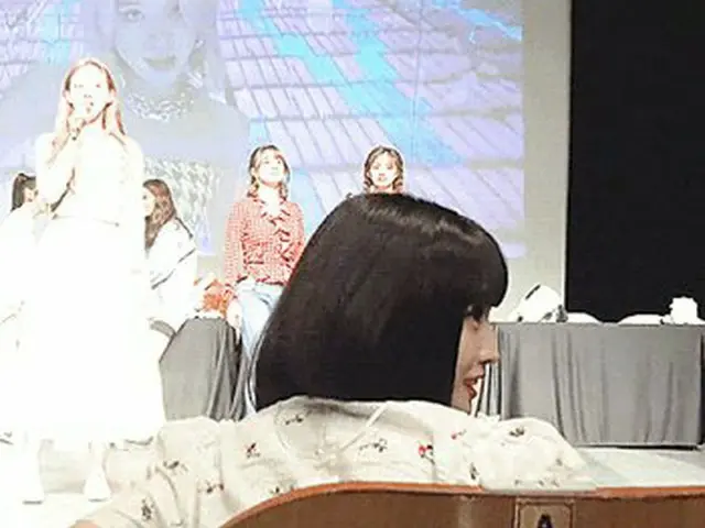 TWICE モモ、「カメラちょうだい」