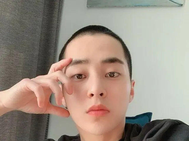 EXO シウミン、「丸刈り」を公開。