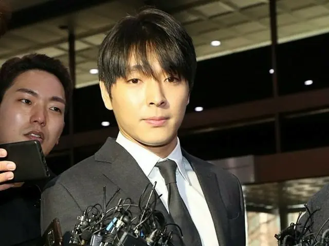 集団性的暴行容疑の元FTISLAND チェ・ジョンフン、令状審査のため姿みせる