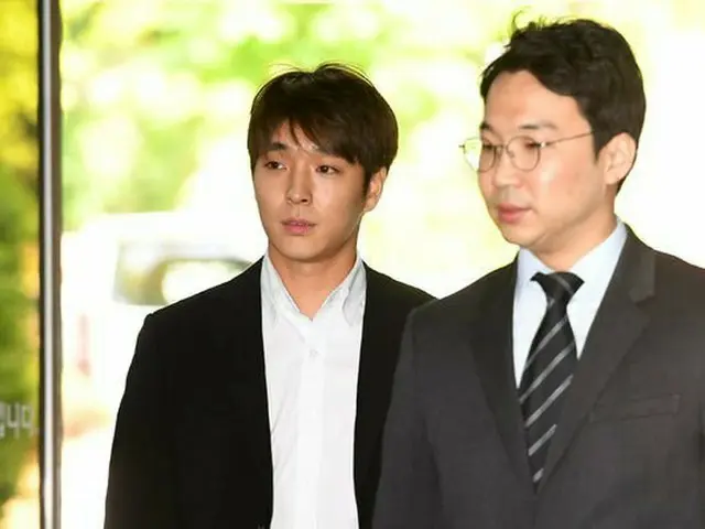 令状審査のためソウル中央地裁に到着した元FTISLAND チェ・ジョンフン