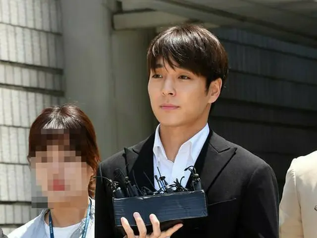 集団性的暴行容疑の元FTISLAND チェ・ジョンフン、約2時間の令状審査を終える