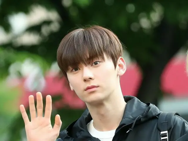Wanna One 出身NU'EST ミンヒョン、「ミュージックバンク」出勤中