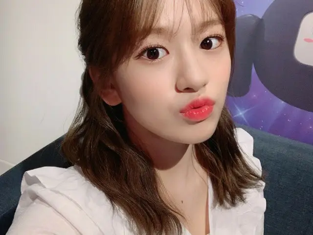 【t公式】IZ*ONE、写真公開