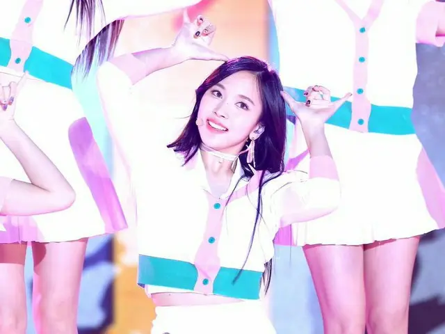 TWICE ミナ、インイヤーモニターのデザインは「シンプル」に変化