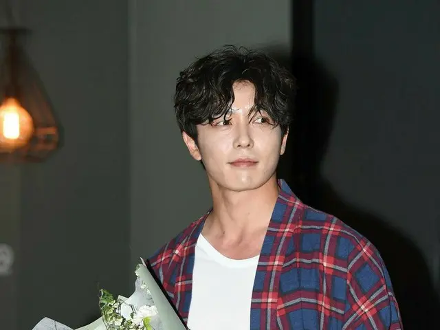 俳優キム・ジェウク、ドラマ「彼女の私生活」の打ち上げに参加。