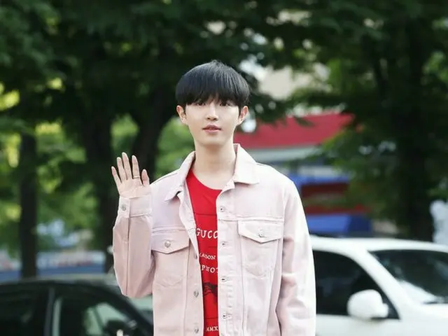Wanna One 出身キム・ジェファン、「ミュージックバンク」出勤中