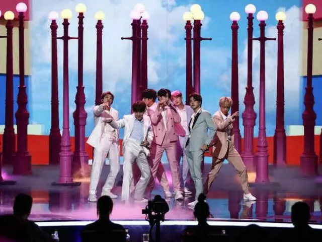 防弾少年団、英国ITVチャンネルで生放送された「Britain's Got Talent」準決勝で祝賀ステージ