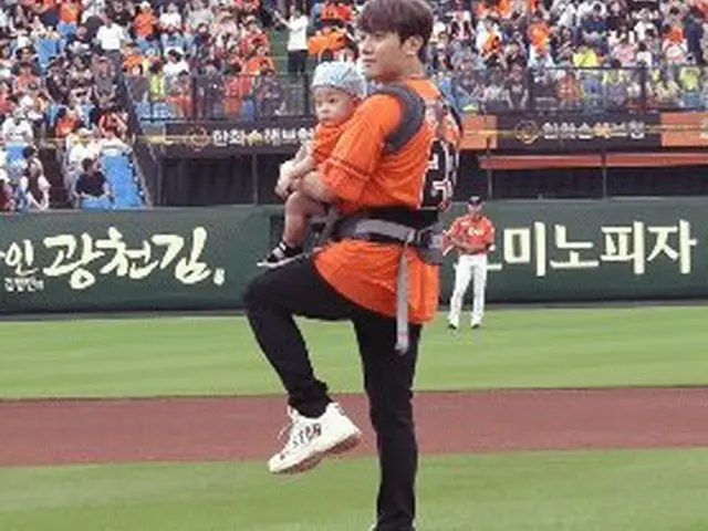 FTISLAND チェ・ミンファン、「幼児始球」で非難続出中