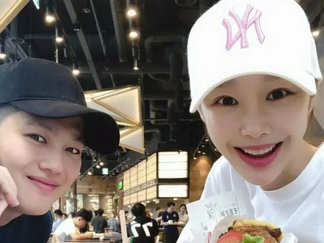 イ・サガン、夫ロン(BIGFLO )の軍入隊後初休暇を一緒に過ごした写真を公開