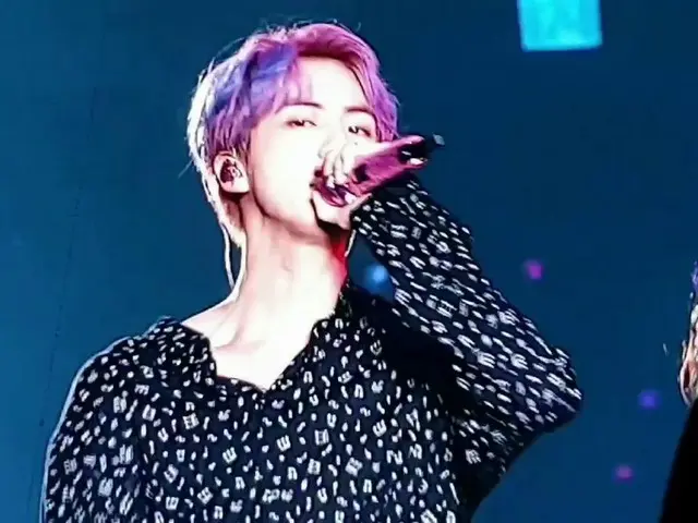 防弾少年団、「えくぼ王子」が話題