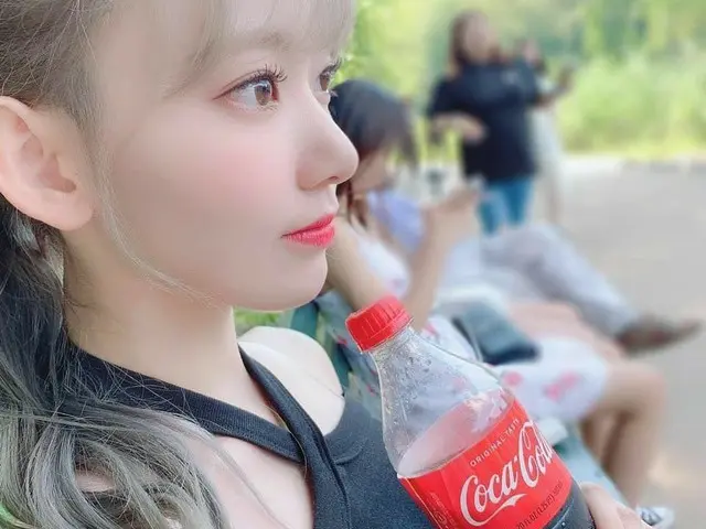IZ*ONE 宮脇咲良、米国での写真が話題