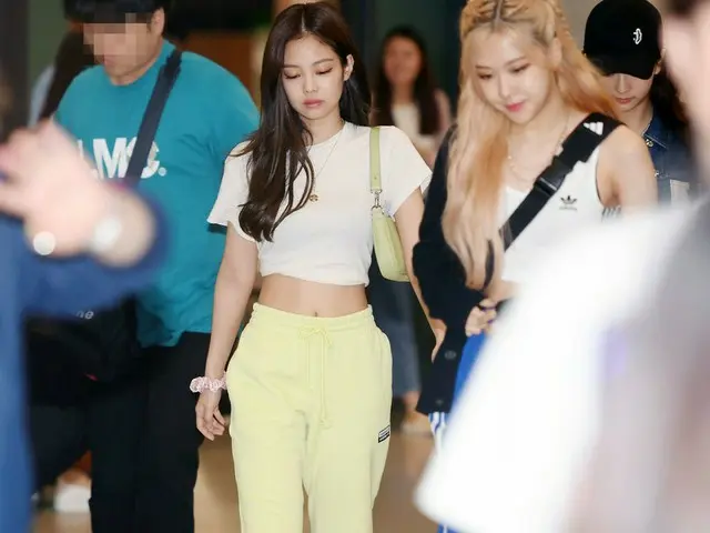 BLACKPINK、コンサートを終えて帰国