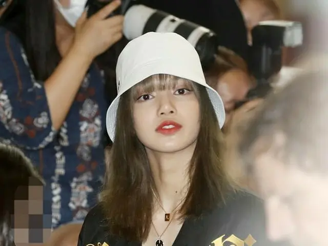BLACKPINK Lisa、日本へ出国中