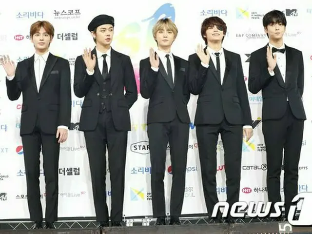 TXT、「2019 SORIBADA BEST K-MUSIC AWARDS」2日目ブルーカーペットイベントに登場