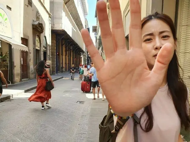 女優カン・ソラ、「率直すぎるSNS写真」が話題