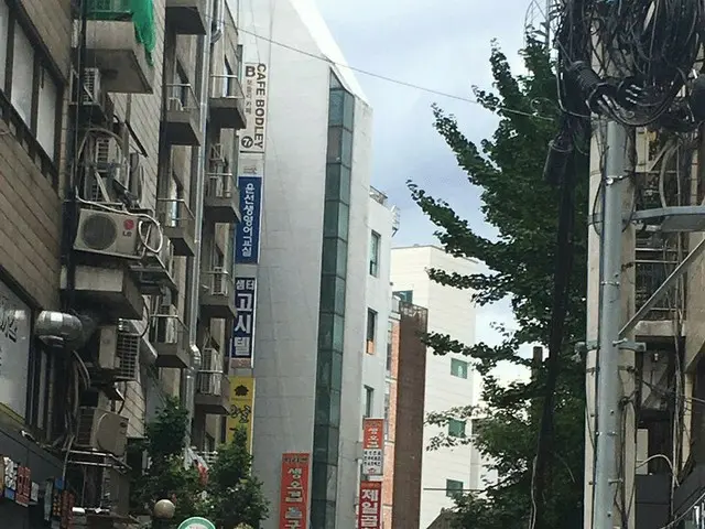 韓国を縦断中の13号台風「リンリン」、ソウルでは「教会の尖塔」を破壊