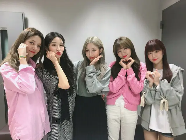 【t公式】LABOUM、[ #ラブム]しばらくして9時👏🏻MBC FM4U📻 「突然雰囲気...？」コーナーにラブムこれら出演している🤗91.9Mhzで