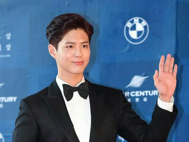 俳優パク・ボゴム、レッドカーペット参加。