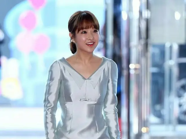 女優パク・ボヨン、レッドカーペット参加。