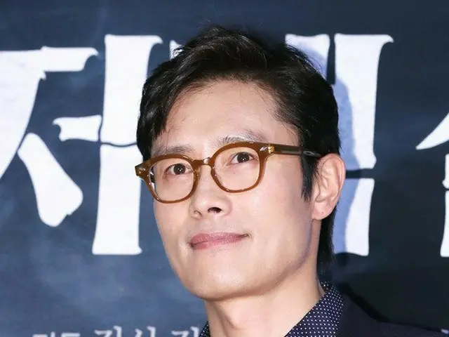 俳優イ・ビョンホン、映画「石造邸宅殺人事件」のVIP試写会に出席。