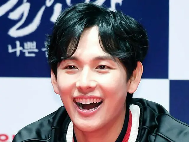 ZE：A イム・シワン、映画「不汗党」のショーケースに出席。