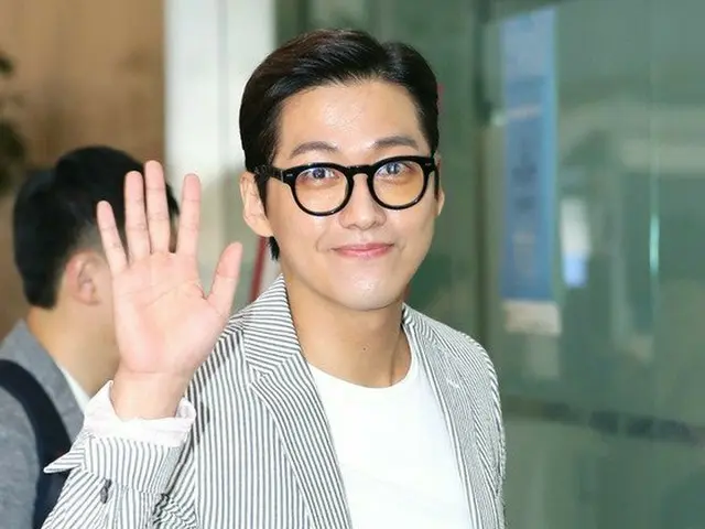 俳優ナムグン・ミン、金浦空港から日本に向け出国。