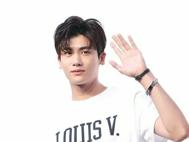 ZE：A ヒョンシク、「飛行しろ、航海しろ、旅行しろ―ルイ・ヴィトン」展示会開催記念イベントに出席。