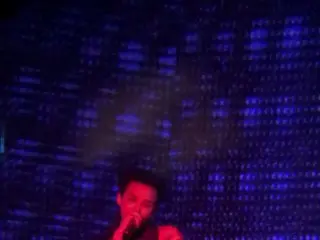BIGBANG GD、舞台の上にファン乱入の瞬間