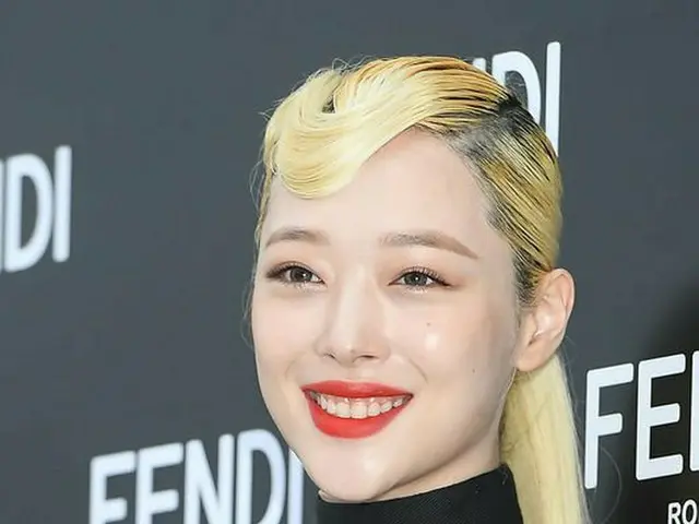 故ソルリ、家族や同僚、ファンらが見送る中で今日(17日)非公開出棺
