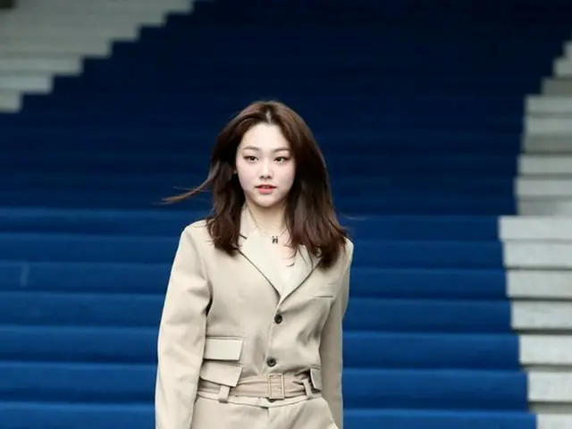 gugudan ミナ、「2020 S/S Seoul Fashion Week」LLEEコレクションに出席。