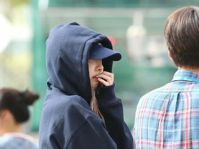 TWICE ナヨン、JIMMY CHOOのオープン記念イベントに出席のジョンヨンをこっそり応援?! 