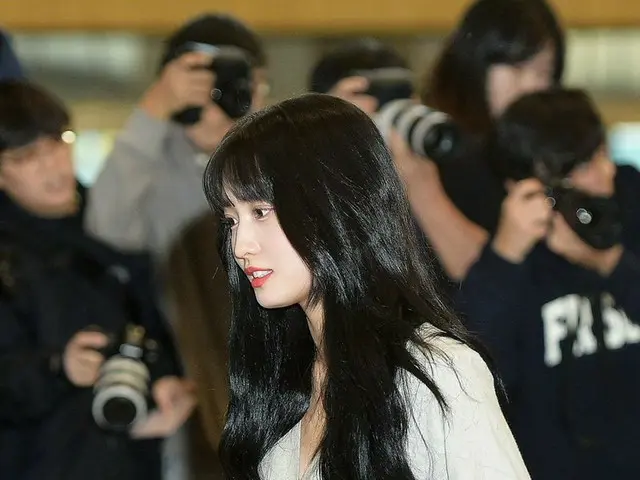 TWICE モモ、「2019 TWICELIGHTS」開催のため大阪に向けて出国