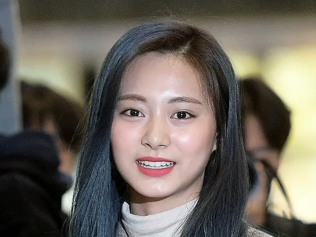 TWICE ツウィ、「2019 TWICELIGHTS」開催のため大阪に向けて出国