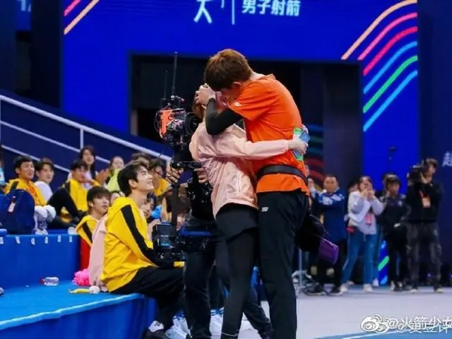 中国版のアイドル選手権大会、「前代未聞」のキスシーンが韓国で話題