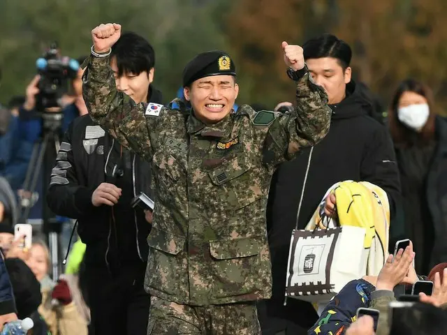 BIGBANG T.O.PがSNSに載せたD-LITEの表情