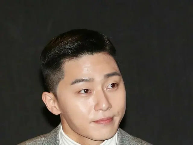 俳優パク・ソジュン、発熱素材インナー寄付伝達式に出席。